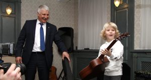 Электроакустическая гитара для юного музыканта