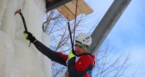 Ледолазы покорили «рыбинскую сосульку»