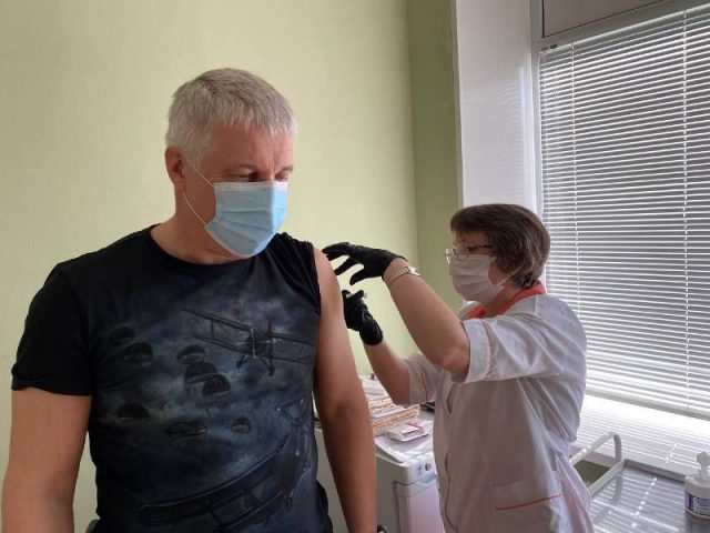 Глава Рыбинска привился от коронавируса