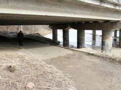 У городского сквера появился фонарь