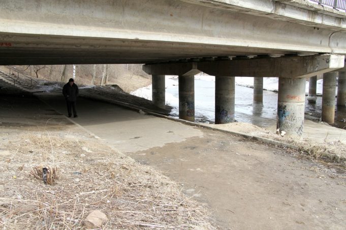 У городского сквера появился фонарь