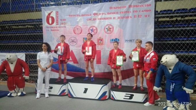 Рыбинцы вернулись с соревнований по самбо с медалями