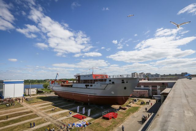 На ССЗ «Вымпел» состоялся спуск на воду морского транспорта вооружения