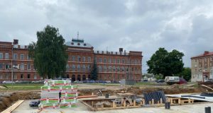 На площади имени Дерунова продолжаются работы по благоустройству