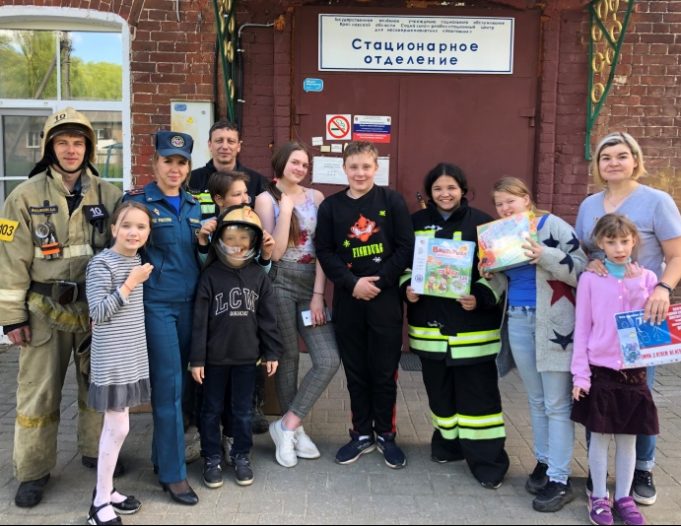 Пожарные побывали в гостях у детей