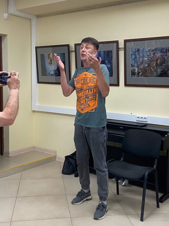 Анзор Бухарский приоткрыл дверь в жизнь цыган