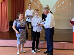 Пятеро выпускников школы №12 получили аттестаты с отличием