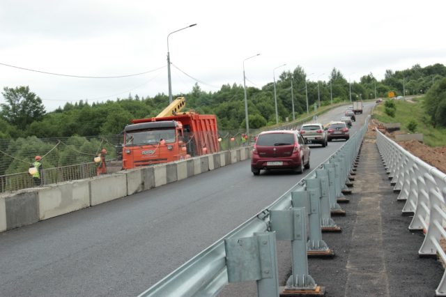 На мосту дороги Ярославль-Рыбинск открыли движение по обновленной половине