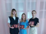 Рыбинских школьниц наградили Почетными знаками губернатора