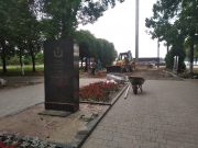 На набережной происходит обновление Аллеи Славы