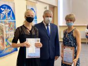 В городской администрации поздравили отличников