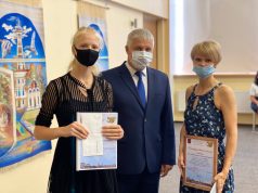 В городской администрации поздравили отличников