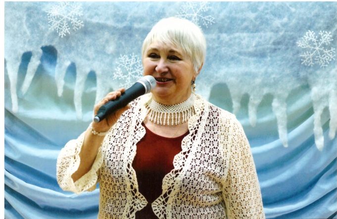 «А она ещё и поёт!»