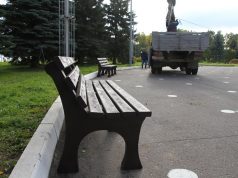 В Рыбинске установили скамейки из переработанного пластика
