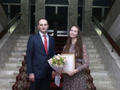 Логопеда из Рыбинска наградили в Правительстве области