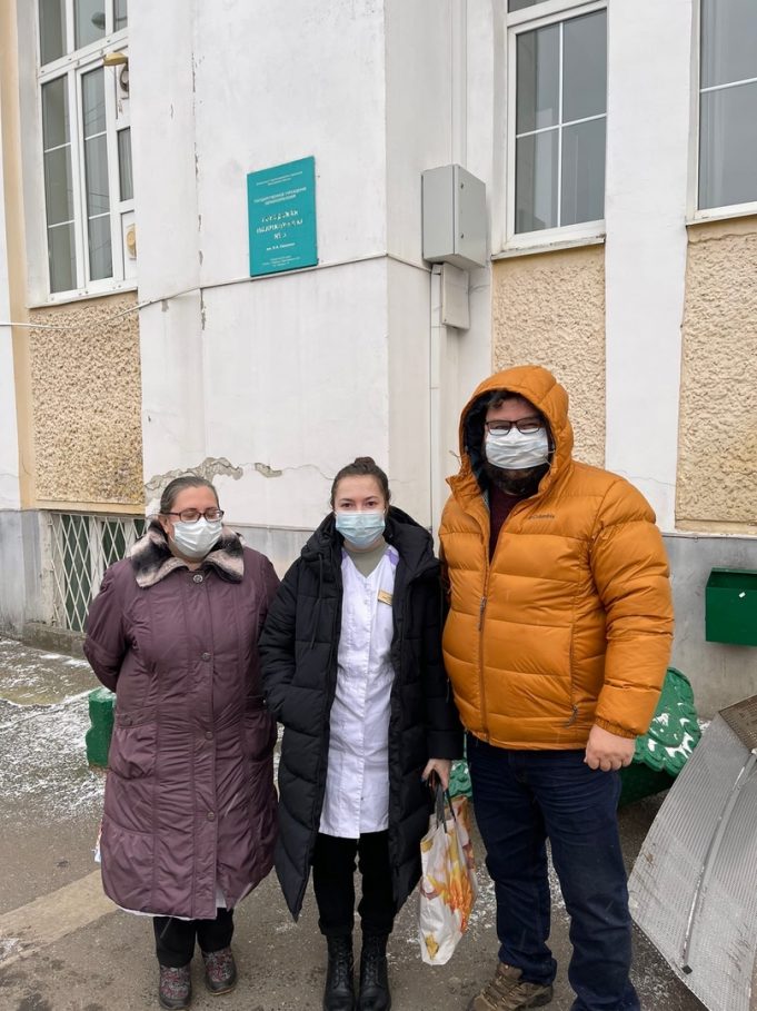 Рыбинец Максим Соловьев полностью прошел вакцинацию, а сегодня помогает врачам.