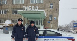 Инспекторы ГИБДД спасли жизнь пенсионерке