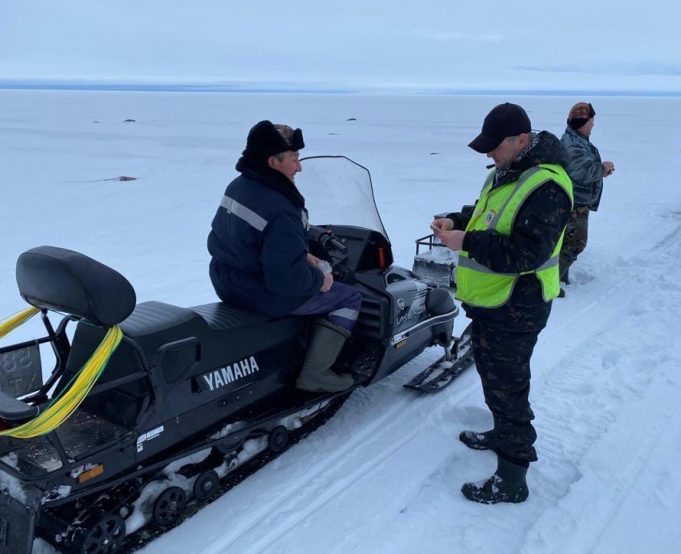 На Рыбинском водохранилище проверили любителей зимней техники