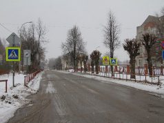 В Рыбинске обрезают деревья