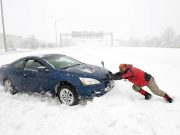 В Рыбинске две проблемы: отопление и дороги.