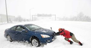 В Рыбинске две проблемы: отопление и дороги.