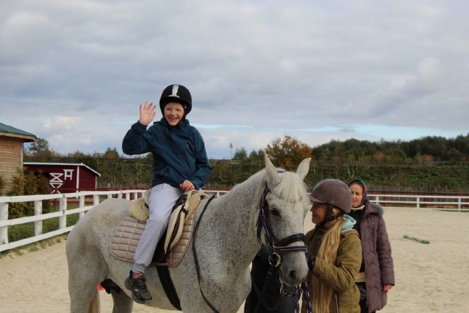 Четвероногие терапевты для рыбинских малышей
