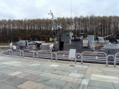 Сотрудники «Вымпела» ремонтируют катер в Москве