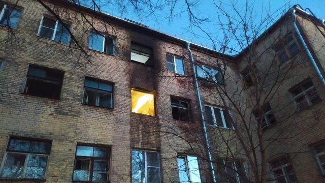В центре Ярославля произошел крупный пожар в многоквартирном жилом доме