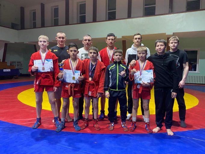 Рыбинские спортсмены завоевали пять медалей на турнире по боевому самбо