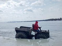 Вездеход вместе с водителем провалился под лед