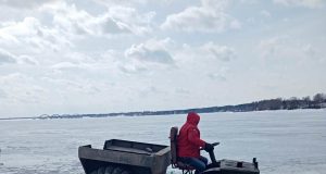 Вездеход вместе с водителем провалился под лед