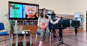 Путешествия, истории и лица: «Краски жизни» Нины Шацкой