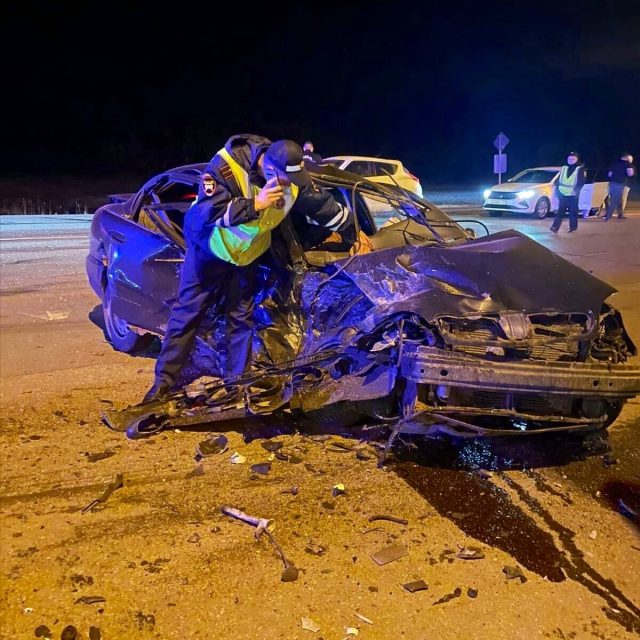 Под Рыбинском в жутком ДТП погиб водитель легковушки