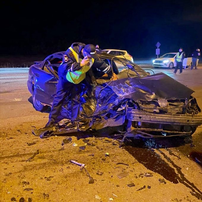 Под Рыбинском в жутком ДТП погиб водитель легковушки