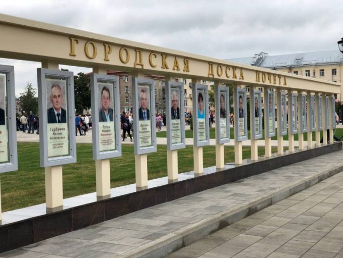 Новые портреты людей на Доске почета появятся ко Дню города