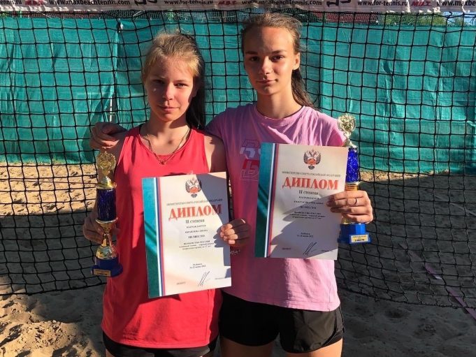 Сборная региона завоевала 5 медалей чемпионата и первенства России по пляжному теннису