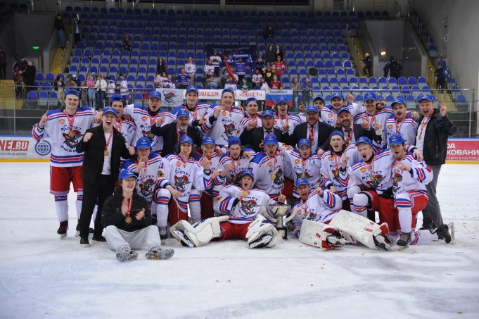 Хоккейную команду «Полет» покидают лучшие игроки