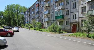 «Губернаторский контроль» вышел на проверку дворов на проспекте Серова