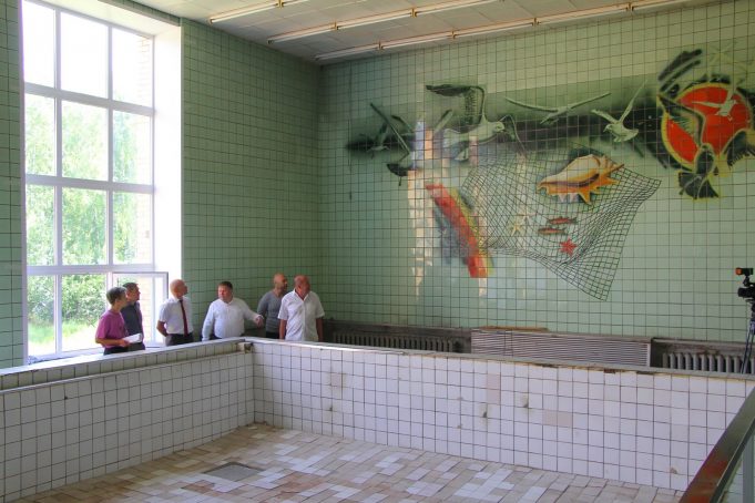 В спорткомплексе «Металлист» заменили старые окна в бассейне с малой ванной