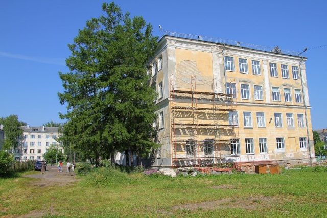 В Рыбинске ремонтируют школу № 3