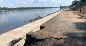 Дмитрий Рудаков назвал причину провала берегоукрепления на Стрелке