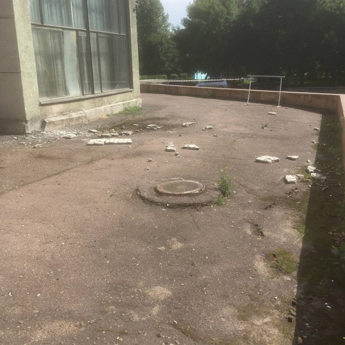 Когда решат проблему с обрушением штукатурки на фасаде ДК «Вымпел»