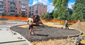 Строительство новой детской площадки на Волжской набережной идет полным ходом