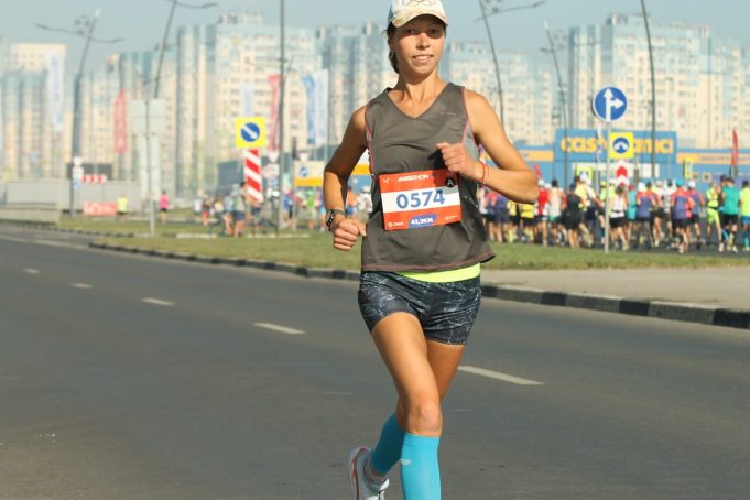 Спортсменка из Рыбинска пробежала сверхмарафон. Видео