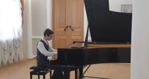 Юный рыбинский пианист Алексей Тупицын вошел в число одаренных детей, которые будут получать областную стипендию