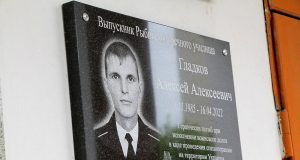 На здании Рыбинского речного училища увековечили память героя