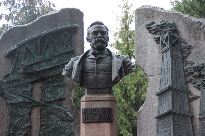 На Нобелевском бульваре открыли новые именные знаки