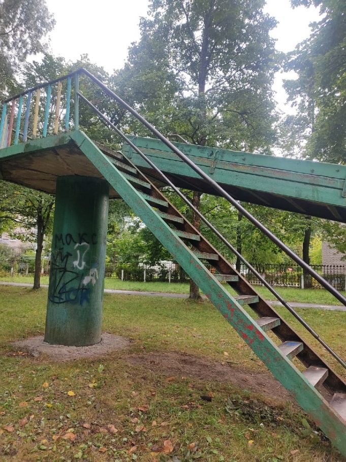 Горку на улице Рокоссовского должны привести в порядок