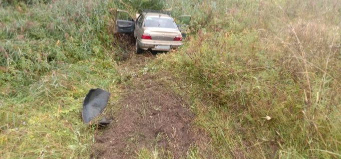 В Рыбинске иномарка вылетела в кювет с дамбы ГЭС