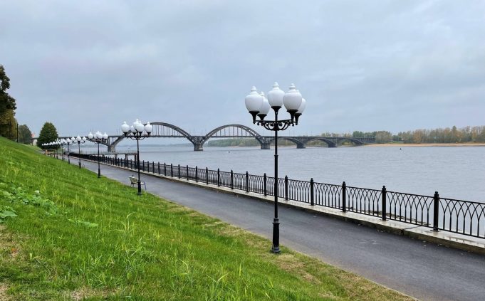 Работы на Стрелке официально завершены. Но подрядчик еще исправляет свои косяки